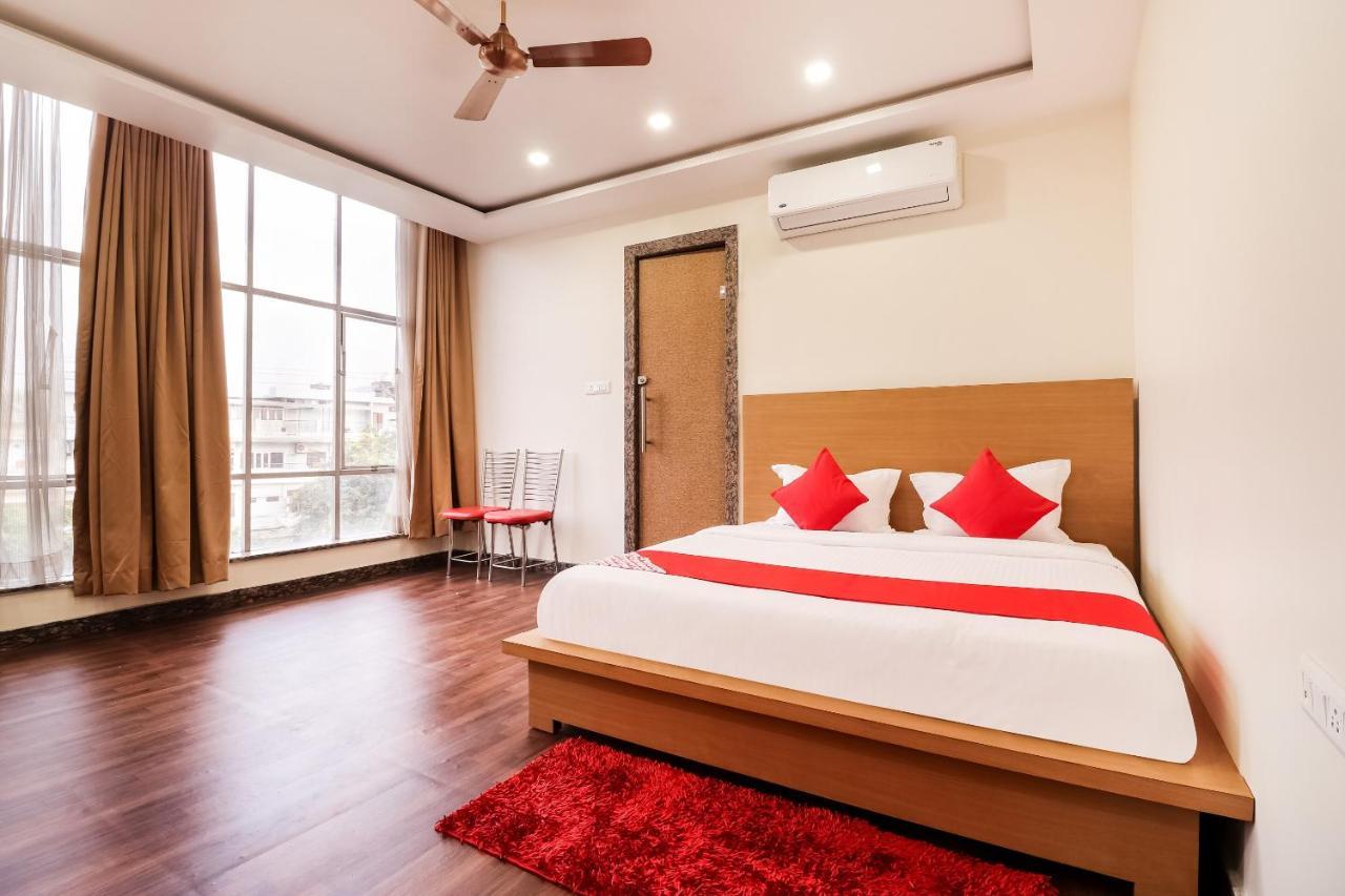 Oyo 61050 S S K Continental Hotel Juhi Bari Buitenkant foto