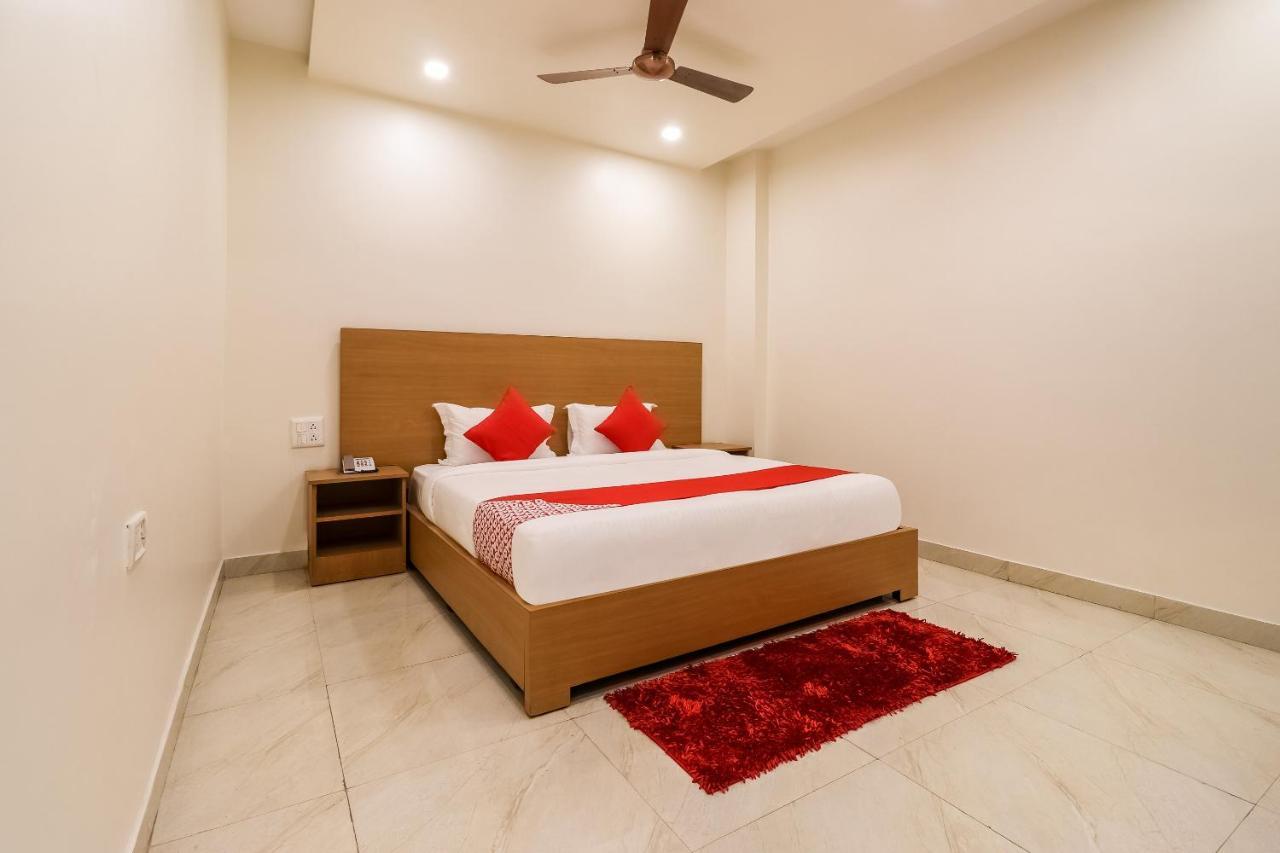 Oyo 61050 S S K Continental Hotel Juhi Bari Buitenkant foto
