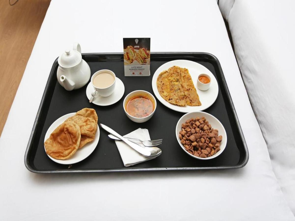 Oyo 61050 S S K Continental Hotel Juhi Bari Buitenkant foto